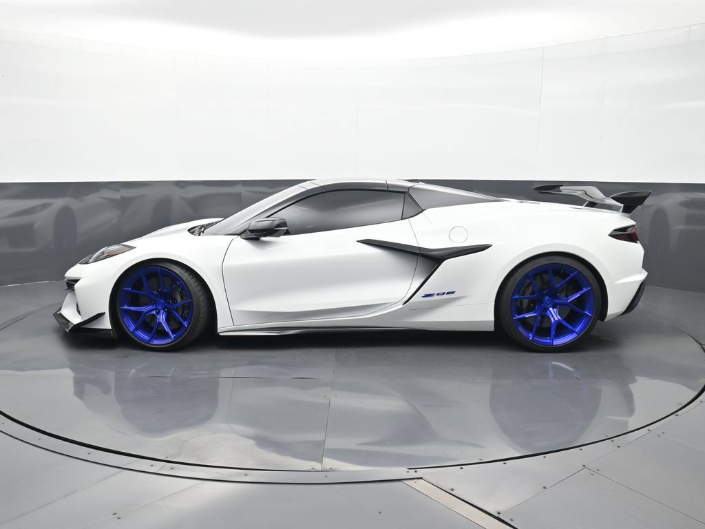 Used 2024 Chevrolet Corvette Z06 w/ Z07 Performance Package RWD image 2