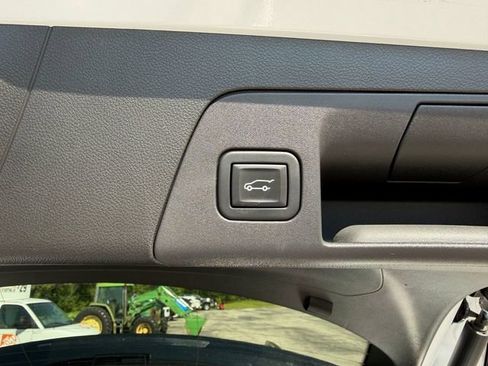 Used 2023 Buick Envision Essence w/ Sport Touring Package AWD/4WD image 8