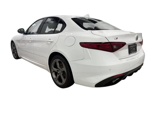 Used 2018 Alfa Romeo Giulia AWD image 6