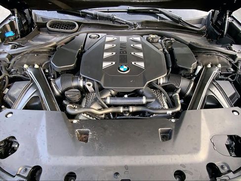 Certified 2023 BMW 760i xDrive image 29