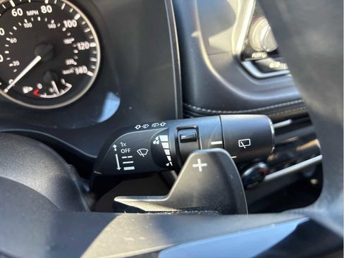 Used 2023 Nissan Rogue SV image 21