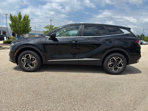 Used 2024 Kia Sportage LX AWD/4WD image 2