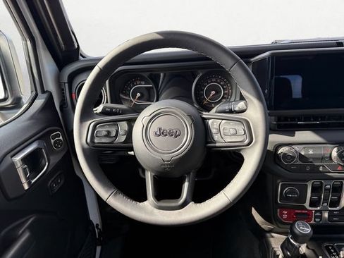 Used 2026 Jeep Gladiator Rubicon AWD/4WD image 12