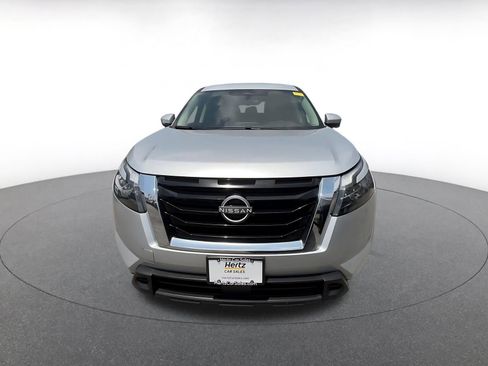 Used 2025 Nissan Pathfinder SV FWD image 3