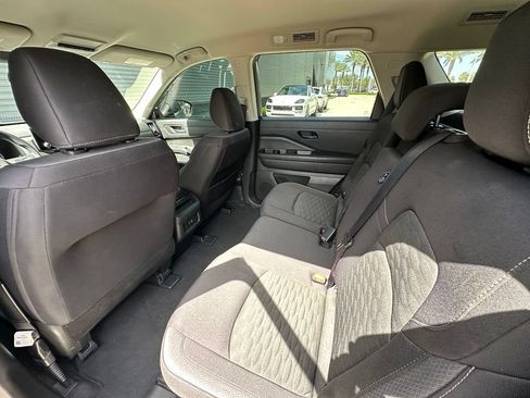 Used 2023 Nissan Pathfinder S AWD/4WD image 31