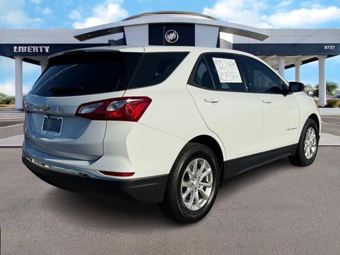 Used 2018 Chevrolet Equinox LS image 3