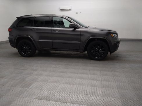 Used 2020 Jeep Grand Cherokee Altitude RWD image 11