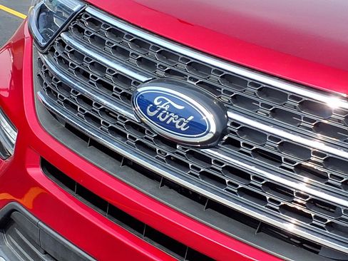 Used 2023 Ford Explorer XLT w/ Equipment Group 202A AWD/4WD image 32