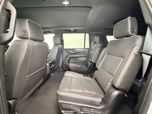 Used 2024 GMC Yukon XL SLT w/ SLT Luxury Package AWD/4WD image 5