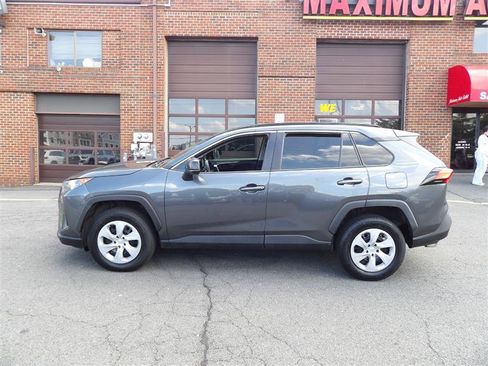 Used 2019 Toyota RAV4 LE image 4