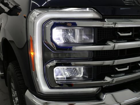 Used 2023 Ford F350 Lariat w/ FX4 Off-Road Package AWD/4WD image 23