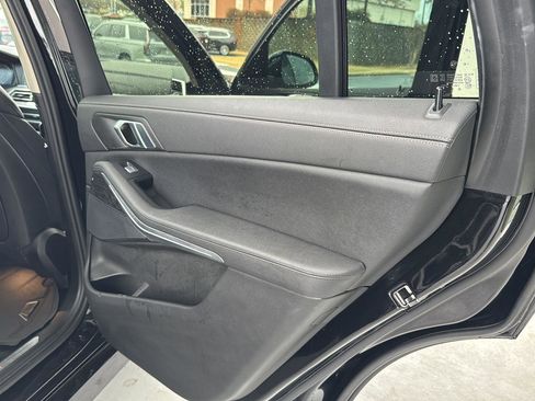 Used 2022 BMW X7 xDrive40i w/ Parking Assistance Package image 12