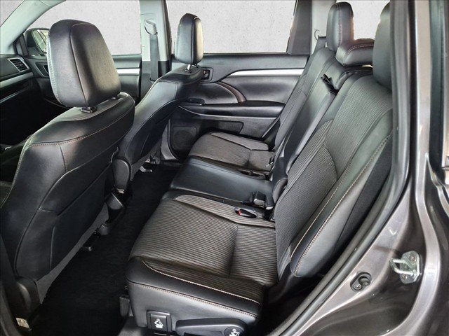 Used 2018 Toyota Highlander Plus FWD image 19