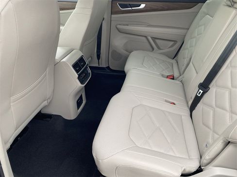 New 2026 Volkswagen Atlas SE image 13