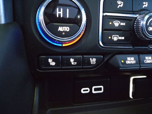 Used 2021 GMC Yukon SLT w/ SLT Premium Package image 24