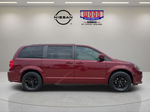 Used 2019 Dodge Grand Caravan GT FWD image 2