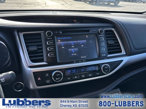 Used 2017 Toyota Highlander XLE image 16