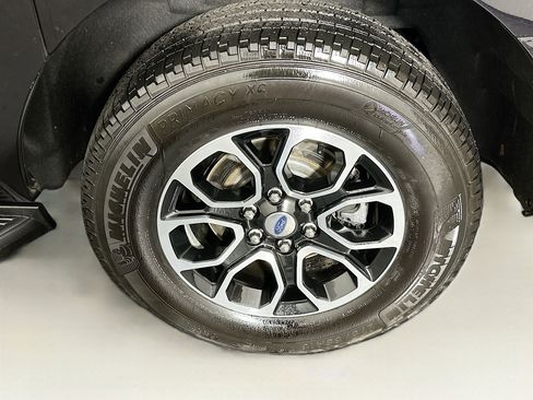 Used 2024 Ford Expedition Max XLT image 11