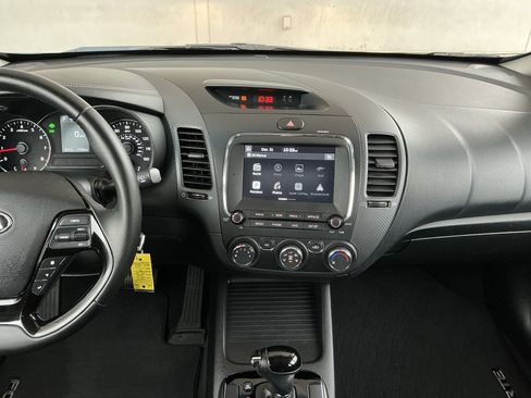 Used 2017 Kia Forte S image 9
