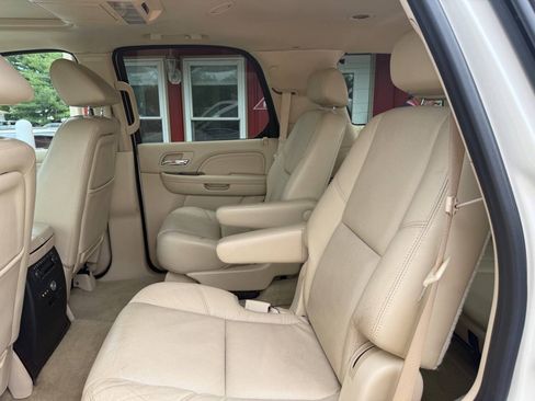 Used 2008 Cadillac Escalade AWD image 17