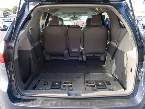 Used 2015 Toyota Sienna XLE Premium image 35