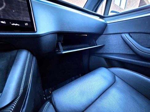 Used 2023 Tesla Model X Plaid image 47