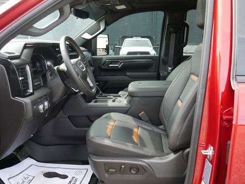 Used 2025 GMC Sierra 2500 AT4 w/ AT4 Premium Plus Package AWD/4WD image 2