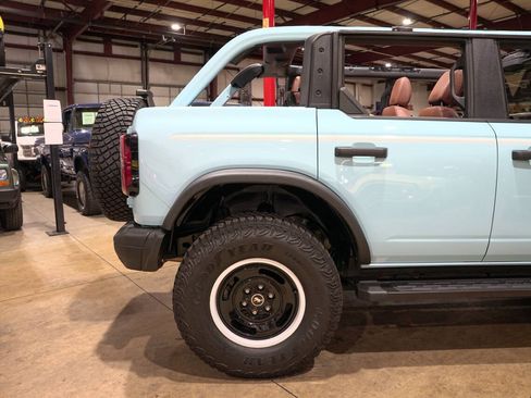 Used 2023 Ford Bronco Heritage Edition AWD/4WD image 9