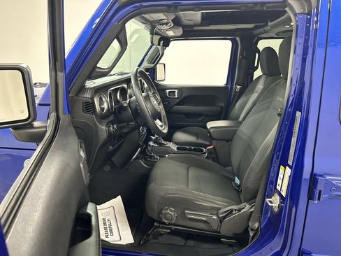 Used 2019 Jeep Wrangler Unlimited Sahara AWD/4WD image 9
