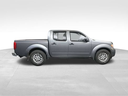 Used 2017 Nissan Frontier SV w/ SV Value Truck Package RWD image 6