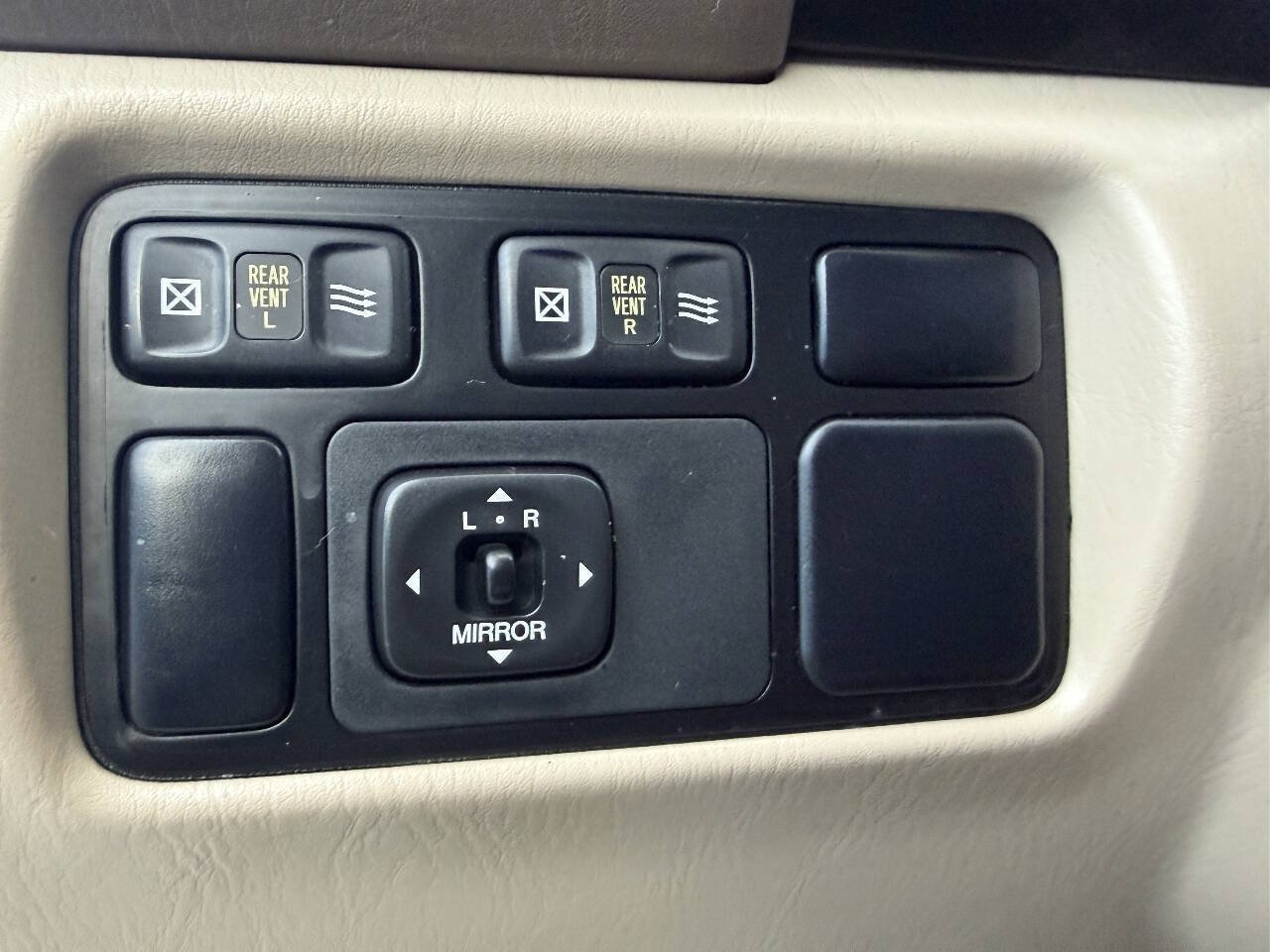 Used 2000 Toyota Land Cruiser AWD/4WD image 22
