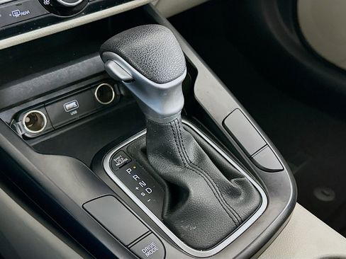 Used 2025 Kia Soul LX w/ LX Technology Package image 24