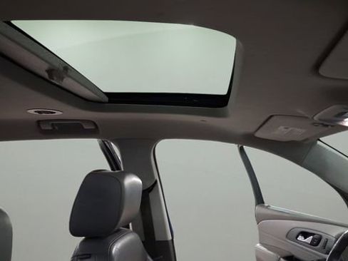 Used 2019 Chevrolet Traverse Premier w/ Driver Confidence II Package FWD image 21