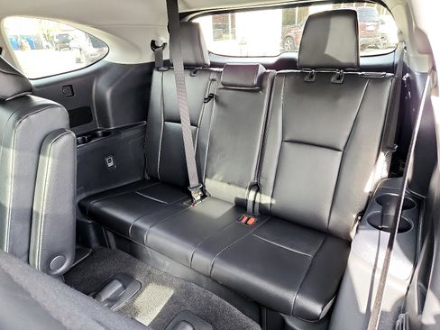 Used 2024 Toyota Highlander XLE image 11