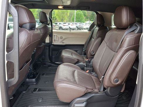 Certified 2022 Toyota Sienna Platinum AWD/4WD image 10