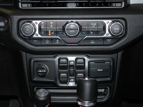 New 2026 Jeep Gladiator Sport image 19