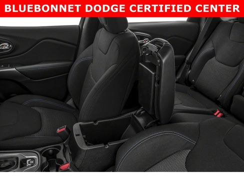 Used 2019 Jeep Cherokee Latitude Plus FWD image 9
