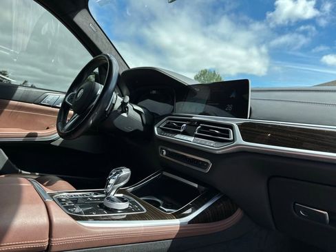 Used 2021 BMW X7 xDrive40i w/ M Sport Package AWD/4WD image 25