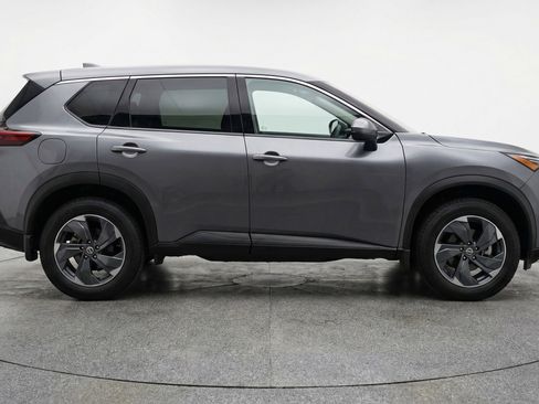 Used 2025 Nissan Rogue SV image 11