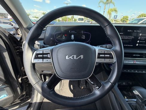 Used 2024 Kia Telluride LX FWD image 12