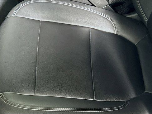 Used 2022 Chevrolet Silverado 1500 LT w/ Leather Package image 19