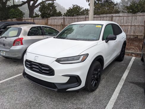 Used 2023 Honda HR-V Sport image 1