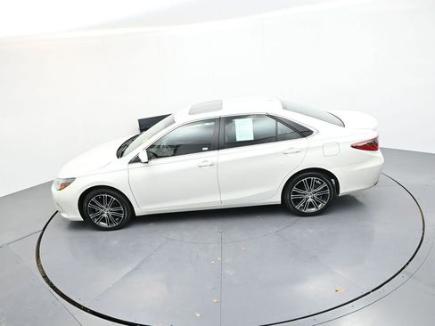 Used 2016 Toyota Camry SE image 22