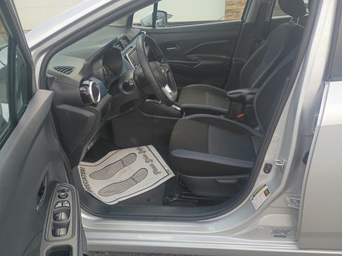 Used 2025 Nissan Versa SV FWD image 12