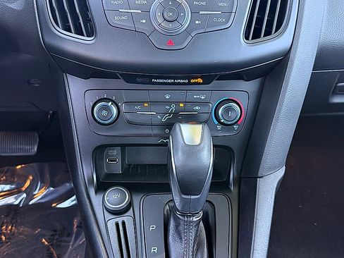 Used 2015 Ford Focus SE w/ SE Sport Package FWD image 15