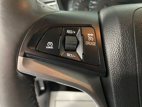 Used 2022 Chevrolet Trax LT w/ LT Convenience Package image 14