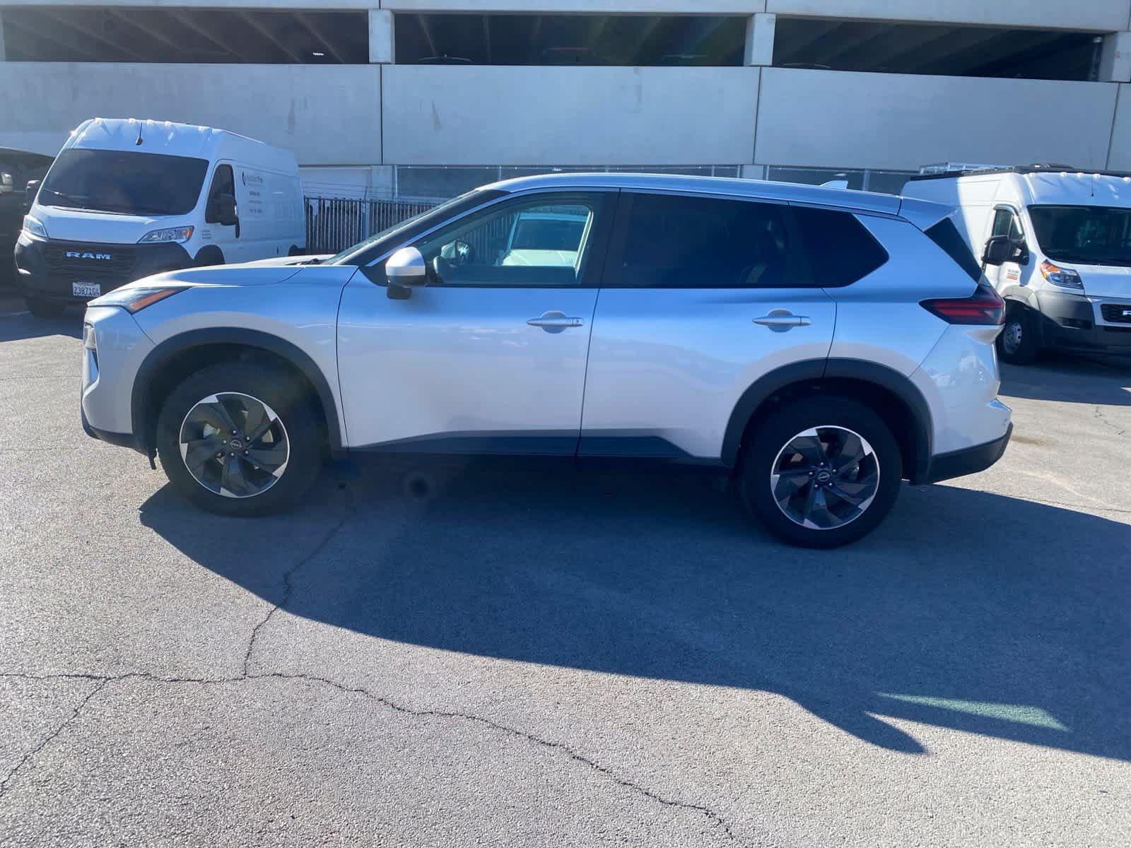 Used 2025 Nissan Rogue SV FWD image 8