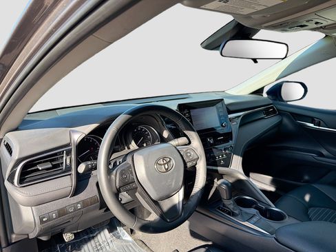 Used 2024 Toyota Camry SE image 23