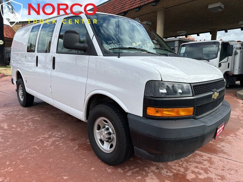 Used 2021 Chevrolet Express 2500 w/ Driver Convenience Package RWD image 4