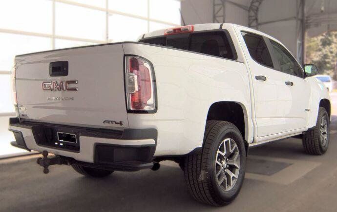 Used 2022 GMC Canyon AT4 w/ Trailering Package AWD/4WD image 4